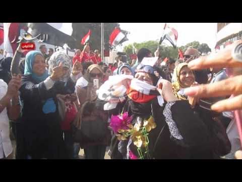 ادمان أغنية تسلم الأيادي تشعل احتفالات 6أكتوبر أمام ماسبيرو