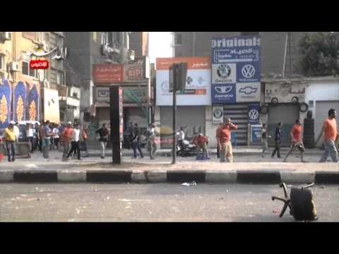 شاهد أشتباكات شرسه بين انصار المعزول وأهالى الدقي باحتفالات اكتوبر