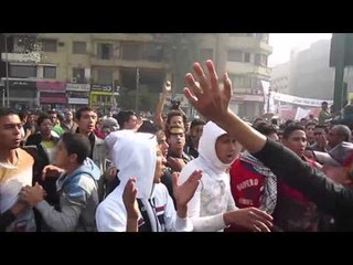 الشرطة تفصل بين أنصار السيسي و معارضيه بالتحرير