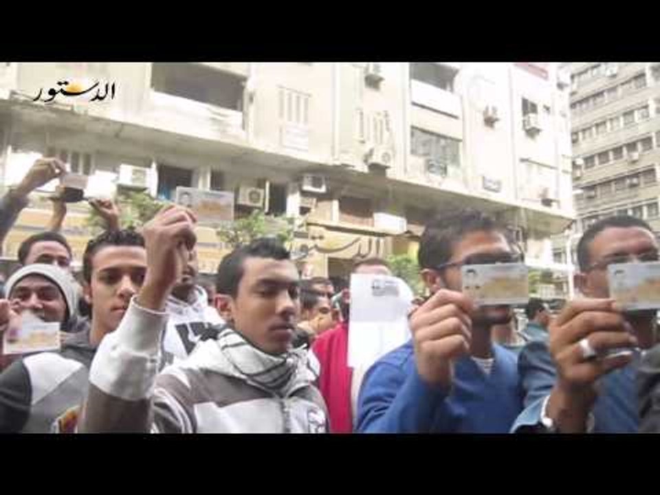 نشطاء سياسيون يرفعون البطاقات الشخصية لتسليم أنفسهم للداخلية