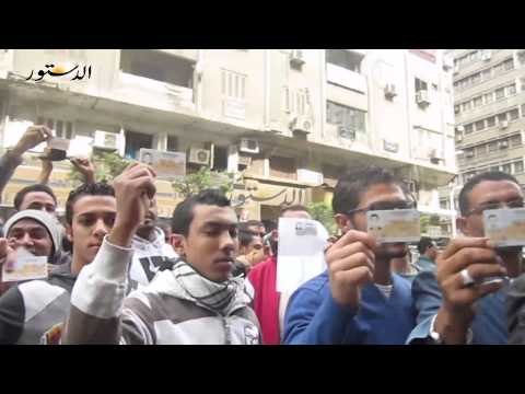 نشطاء سياسيون يرفعون البطاقات الشخصية لتسليم أنفسهم للداخلية