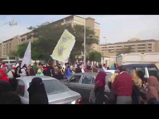 بلطجة أخوات المحظورة بقطع الطريق امام مدينة الأزهر