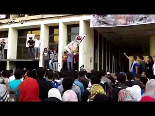 طلاب هندسة ينعون الفاجومي بترديد اشعاره في تظاهراتهم