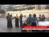 طالبات الإخوان تحملن الشوم لإجبار السائقين على التوقف
