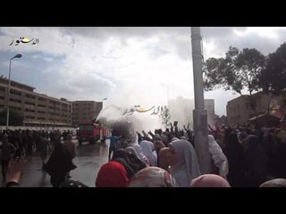 الداخلية تفرق طالبات الإخوان بالغاز والمياة بالأزهر