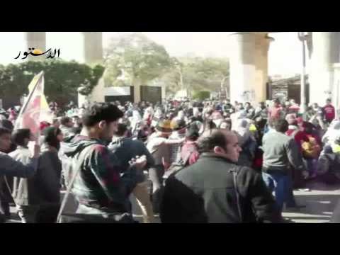 طلاب المحظورة يقطعون شارع الخليفة المأمون بعين شمس