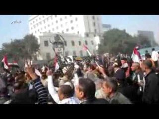 المواطنون يستقبلون الببلاوي بهتافات" ايد واحده " في ميدان التحرير