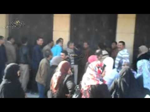 عمال شركة غزل المحلة يواصلون إضرابهم لليوم العاشر