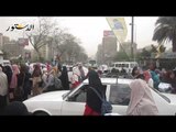طالبات الإخوان يقطعن طريق جامعة الأزهر