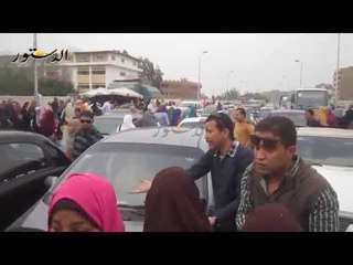 مواطن يتوسل لإرهابيات الأزهر لفتح الطريق