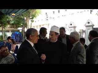 "مظهر شاهين" يصل كنيسة "الدوبارة" لتهنئة الأقباط بعيد القيامة