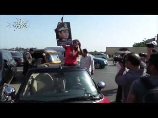 مبارك يظهر من نافذة غرفته بالمستشفى لتحية انصاره