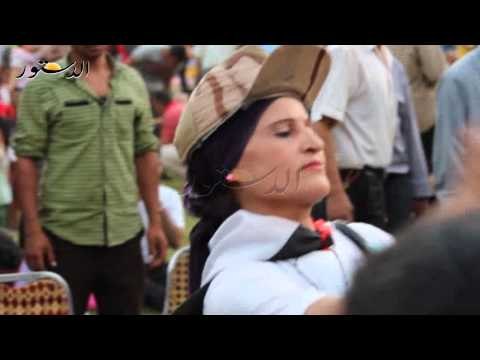 سيدة ترقص على أغنية بشرة خير بالتحرير