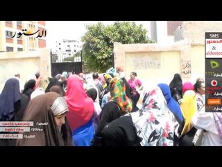 استقبال الأمهات لأبنائهم عقب انتهاء اول امتحانات الثانوية العامة