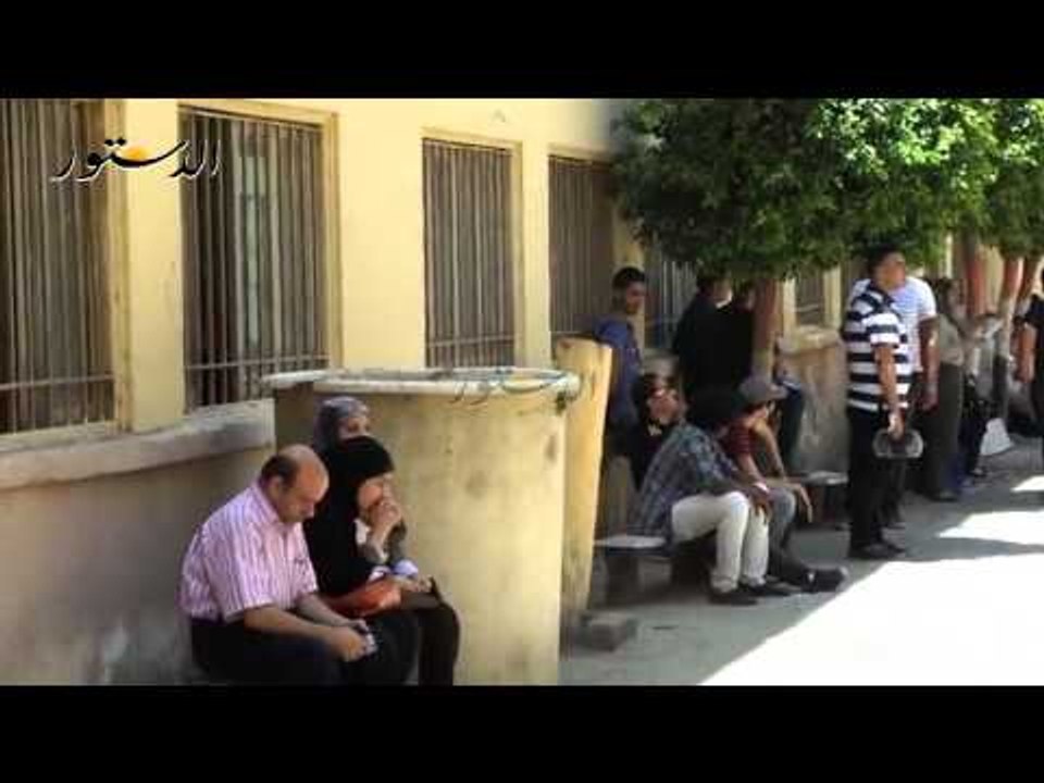 الدستور ترصد  كارثة تواجد الأهالى داخل اللجان أثناءسير الإمتحانات