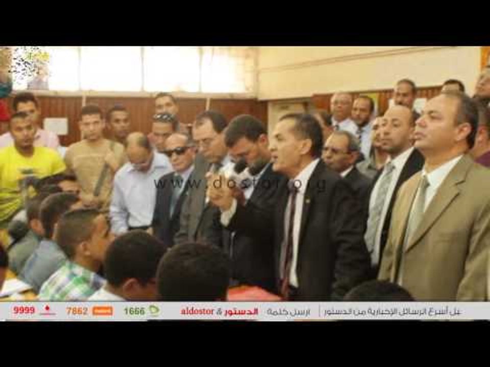 رئيس جامعة الازهر يهتف مع الطلاب تحيا مصر.. تحي...