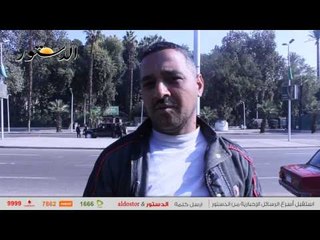 مواطن وأسرته يتحدون الإرهاب ويلهون بميدان النهضة