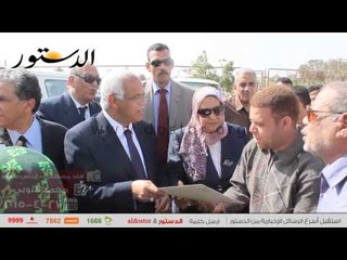 وزير البيئة ومحافظ القاهرة يسلمان 24 ميكروباصًا جديدًا لسائقي السرفيس