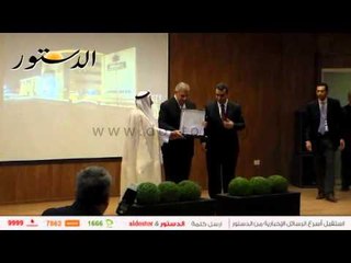 شاهد.. محلب يهدي حاكم الشارقة درع شكر وتقدير