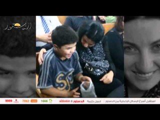 شاهد.. صافيناز تداعب طفلا أثناء محاكمتها في "إهانة علم مصر"