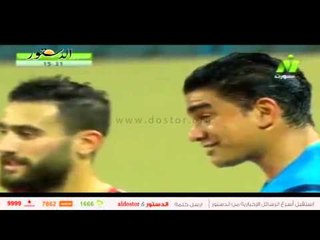 شاهد ملخص الشوط الأول.. طرد واعتراض وأداء باهت للأبيض أمام الذئاب