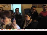 وفاء عامر تدخل في مشادة مع الصحفيين والجمهور وتغادر عرض 