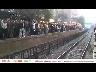 طوابير بالمترو تمتد لخارج المحطات بعد تعطل الخط الأول ساعة والطلاب يركضون للحاق بالامتحانات