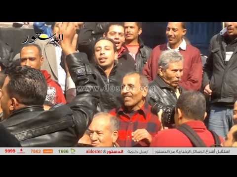 سائقو التاكسي يحتجون أمام الصحفيين
