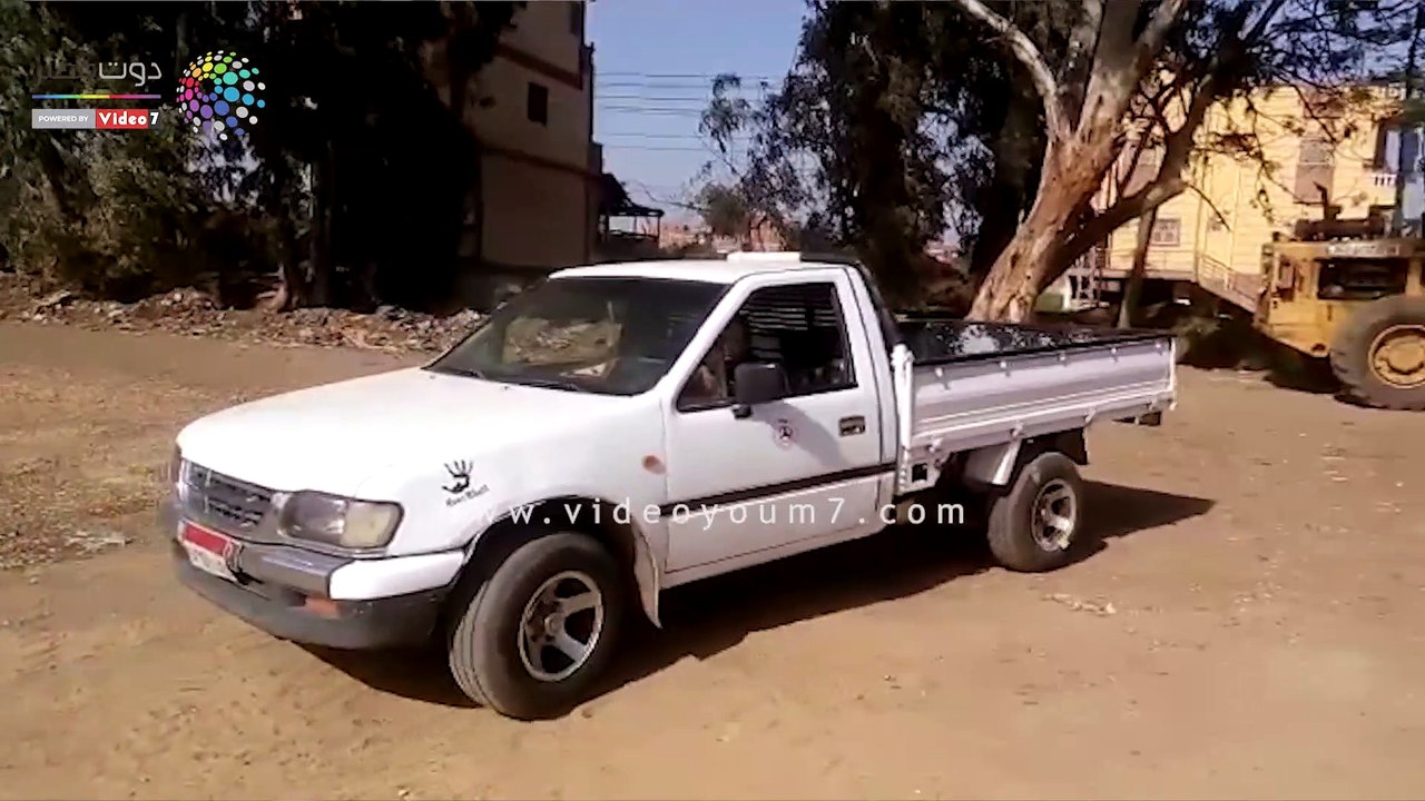 سمر تعمل على سيارة إيجار لتنفق على والدتها وأطفالها