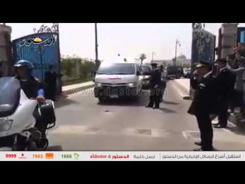 لحظة خروج جثمان سيف اليزل من مسجد المشير طنطاوي