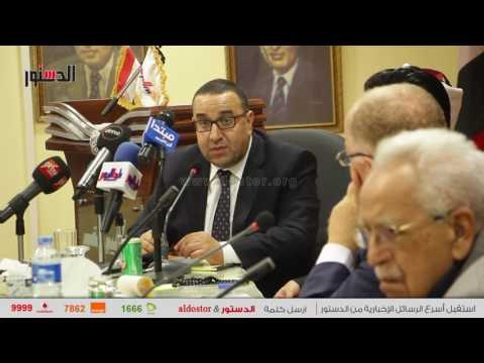 الدستور | وائل لطفى يحتفل بتوقيع كتاب "الطريق الى داعش"