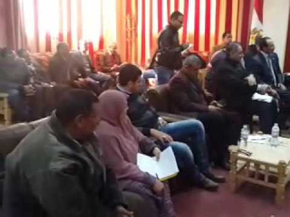 محافظ المنيا يناقش موقف تنفيذ مشروعات المياه والصرف الصحي المتعثرة