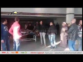 مسئولو مستشفى كفر الزيات يلقون مريضا بسريره في الشار