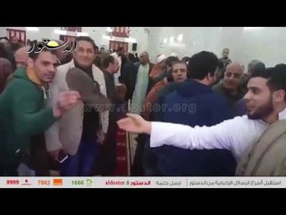 لحظة اكتشاف مرافقي وزير الأوقاف سرقة أحذيتهم في مسجد بالشرقية