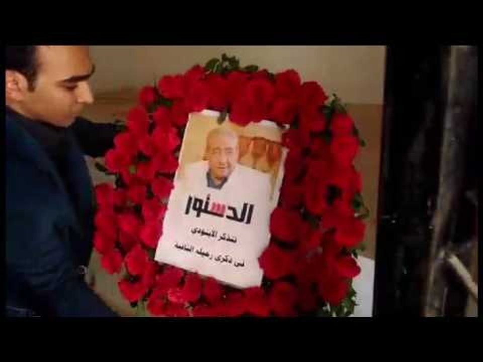 الدستور | "الدستور" تضع إكليل من الزهور على قبر "الأبنودي" في ذكرى رحيله
