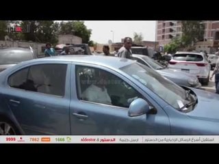 الدستور | شريف عرفه يتلقى العزاء في والدته أمام مسجد السيدة نفيسة