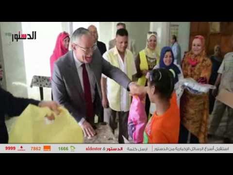 الدستور | محافظ المنيا يهنئ أطفال مؤسستي البنين والبنات بالعيد