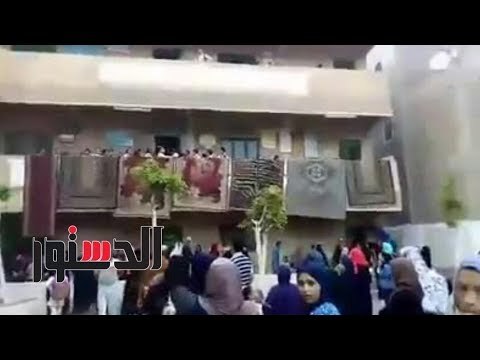 الدستور | إحالة المسئولين داخل مدرسة بالخانكة للتحقيق بسبب غسيل ونشر السجاد أعلى الأسوار