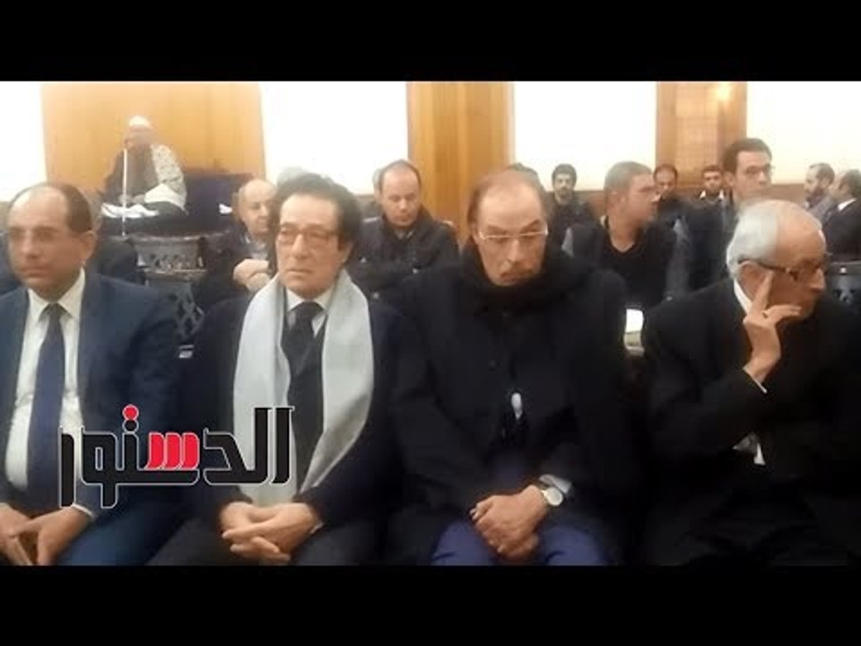 الدستور | فاروق حسني وعزت العلايلي في عزاء «أبو شادي»