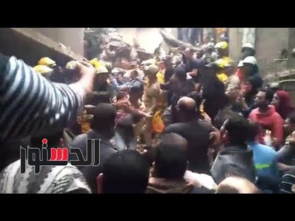الدستور - لحظة استخراج طفل من أسفل أنقاض عقار منشأة ناصر