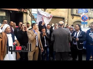 الدستور- وقفة لمؤيدي موسى مصطفى في وسط البلد: «المقاطعين خونة ومأجورين»