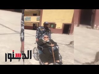 الدستور - علي كرسي متحرك و بالزغاريد ... الحاجة تحية تنتخب السيسي