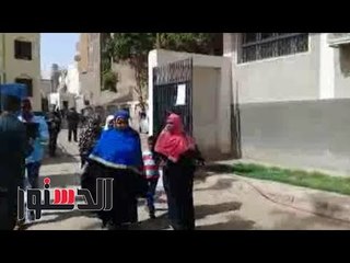 الدستور - سيدات قنا يدخلن لجان الانتخابات بالزغاريد