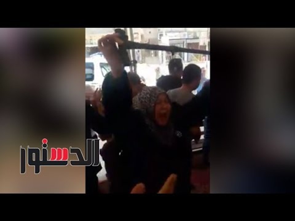 الدستور - سيدة مُسنة ترقص على أنغام تسلم الأياد...