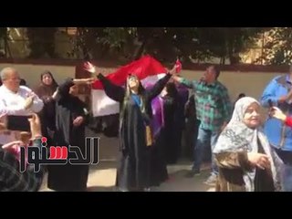 الدستور - وصلة رقص أمام لجنة الجمهورية الابتدائية على مهرجان