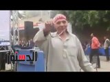الدستور - مسن يرقص أمام أحدي اللجان