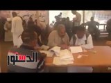 الدستور - أهالي شلاتين يقبلون على اللجان الانتخابية