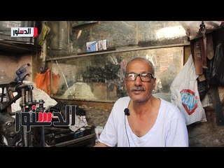 الدستور | «عبد النور» مسيحي يزين محله بآيات القرآن