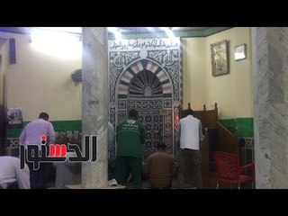 الدستور | «سمير».. حلاوة الصوت تجعل من عامل نظافة إمامًا للمصلين