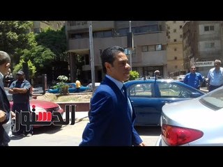الدستور | وزير الرياضة و حسن شحاتة يودعان نجم الزمالك عبد الرحيم محمد